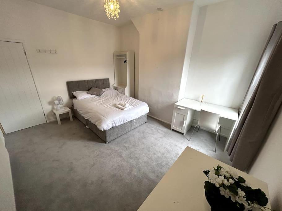 Perfect Home From Home In Stoke On Trent Etruria Exteriör bild